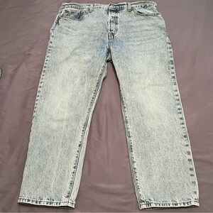 Levi's Woman’s Light Blue Wash Button Fly Straight Jeans Size 32